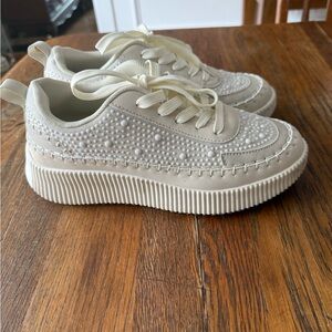 Nicole Miller New York Brita Studded Ivory Fashion Sneakers Sz 7.5